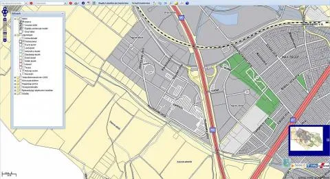 The Városgazda browser interface with a layer panel on the left and a map of a town on the right